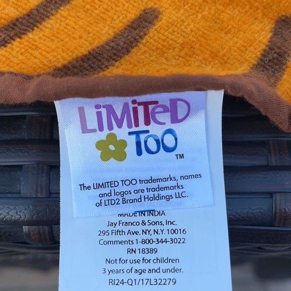 ❤️NEW!!!❤️Limited Too Round Beach Towel Pizza. - Picture 5 of 11